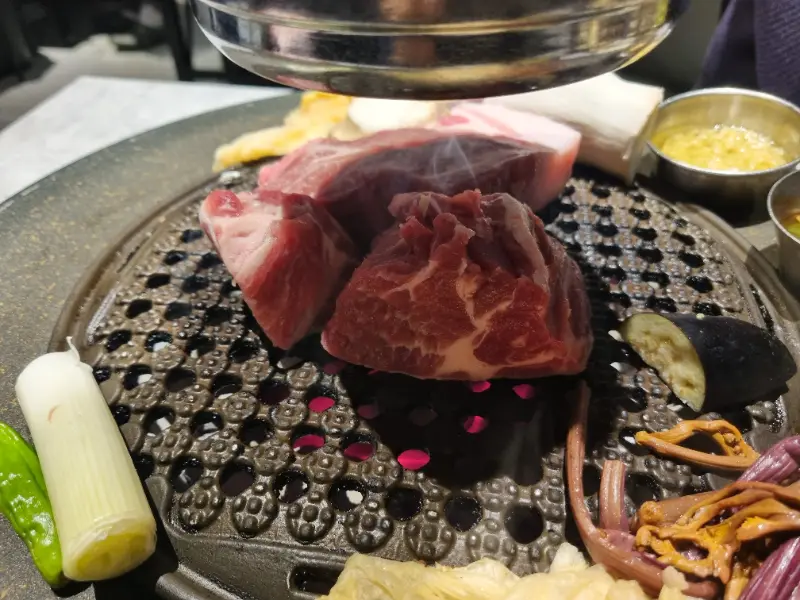 흑돼지 모듬과 밑반찬