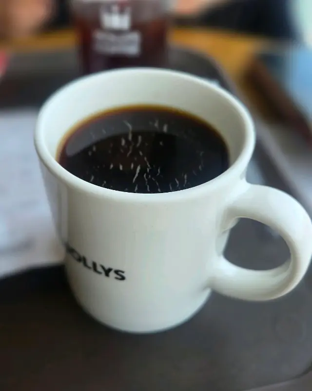 따뜻한 아메리카노 한 잔