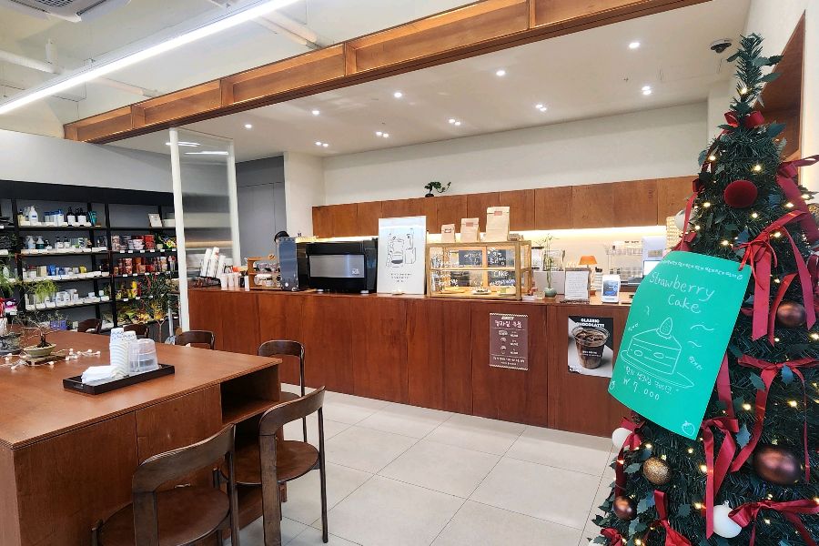 더모닝마켓 내부 전경