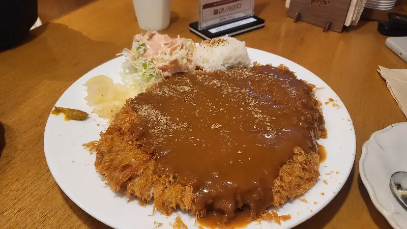 돈까스 한 상 차림