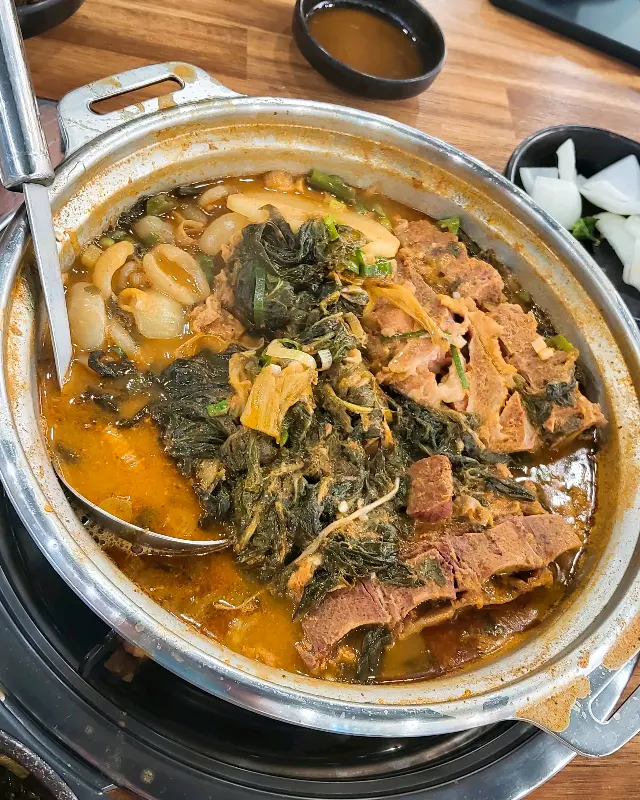 푸짐한 뼈해장국