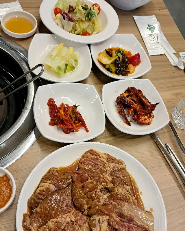 솔가숯불갈비의 푸짐한 한상차림