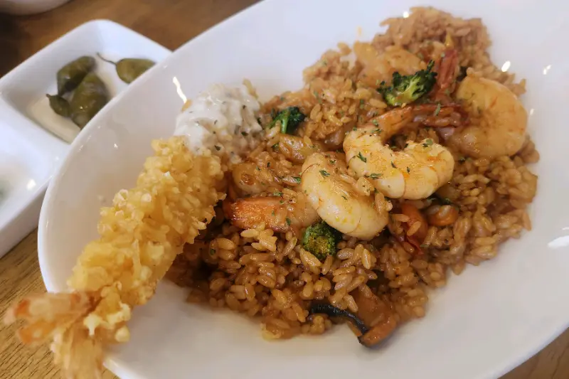 새우가 가득 들어간 필라프