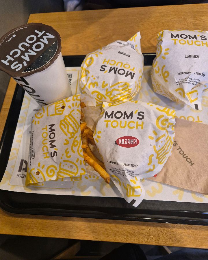 맘스터치 한상차림