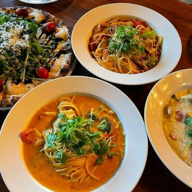 다양한 종류의 파스타와 피자