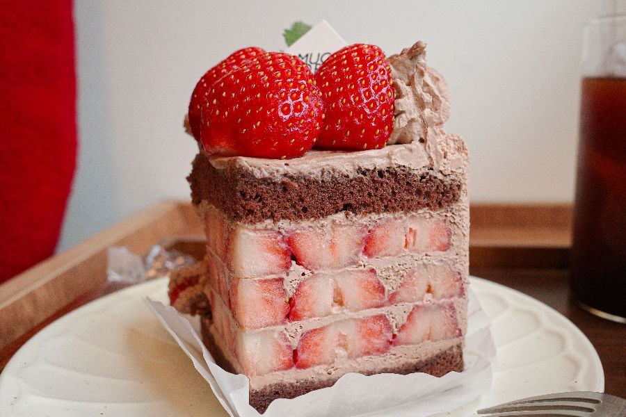 딸기가 듬뿍 올라간 케이크