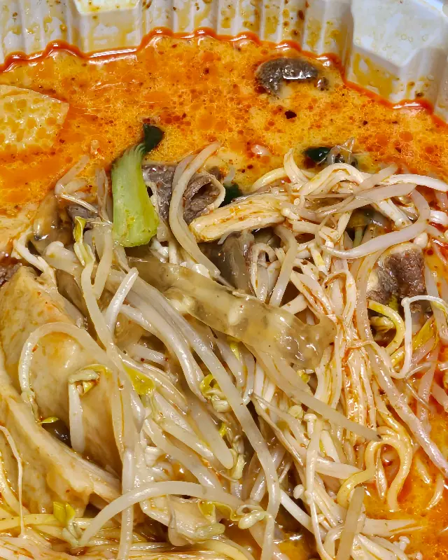 다양한 재료가 조화롭게 어우러진 마라탕