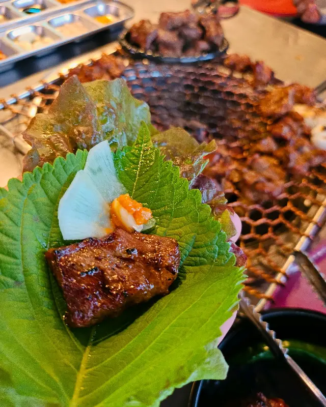 쌈으로 즐기는 돼지전설 고기