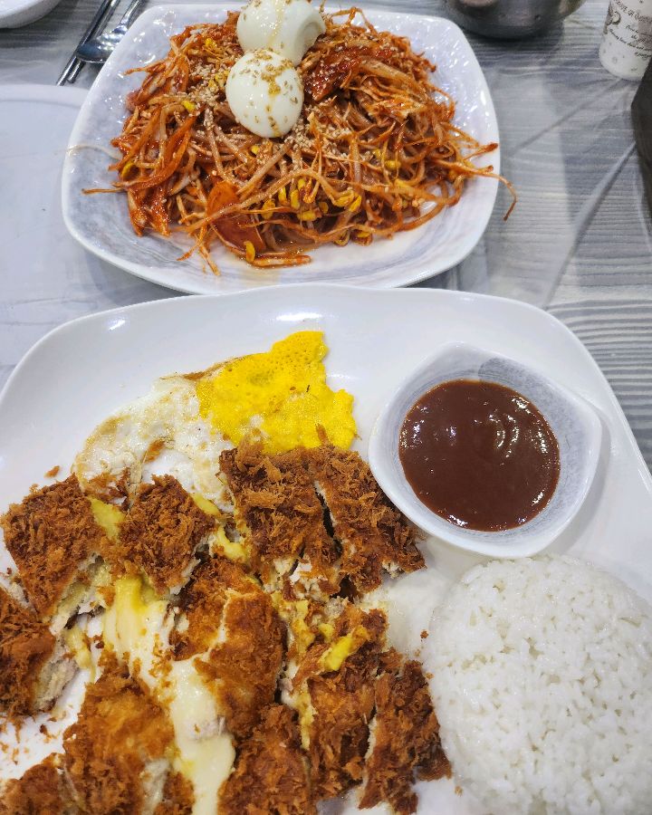 돈까스와 쫄면의 조화