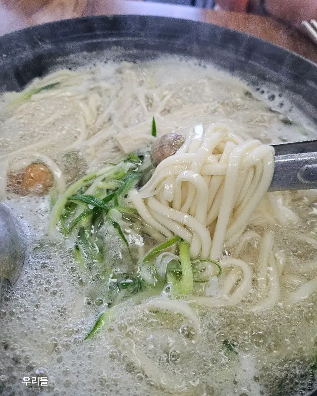 탱글탱글한 칼국수 면발