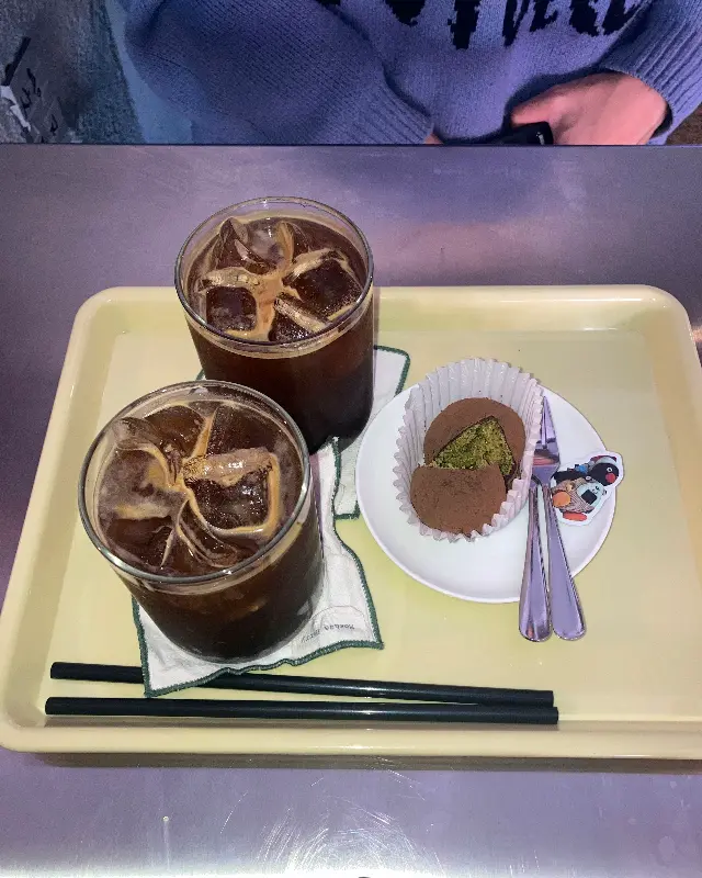 아이스 아메리카노와 두쫀쿠