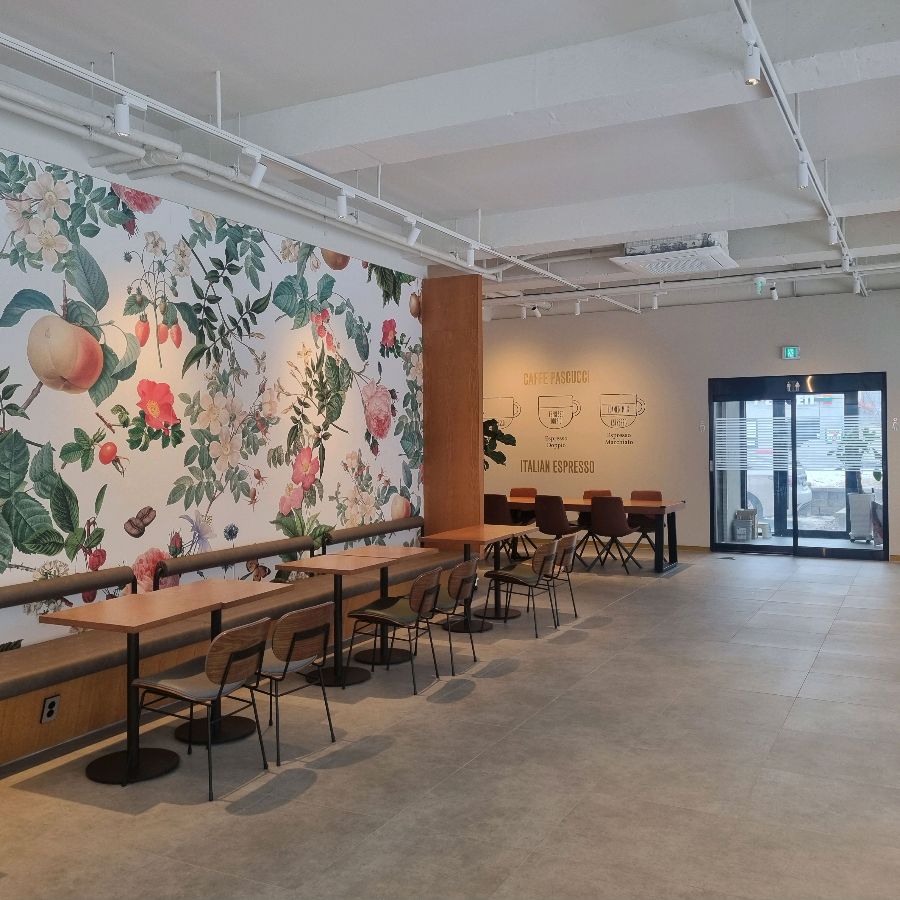 넓고 깨끗한 2층 내부