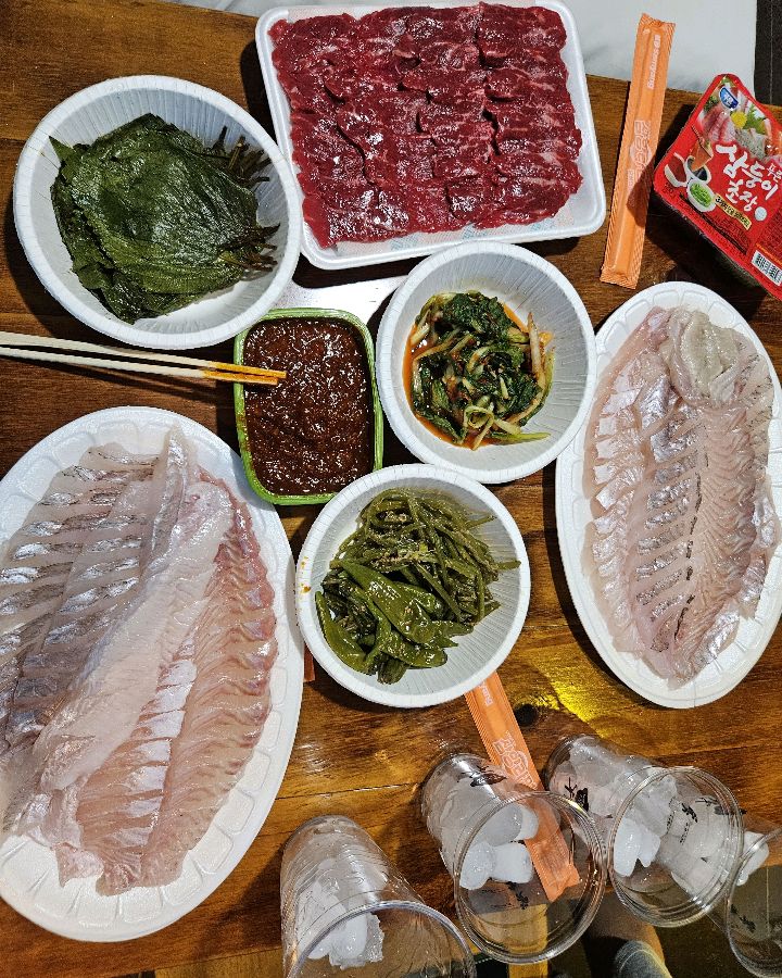 유천수산 한 상 차림