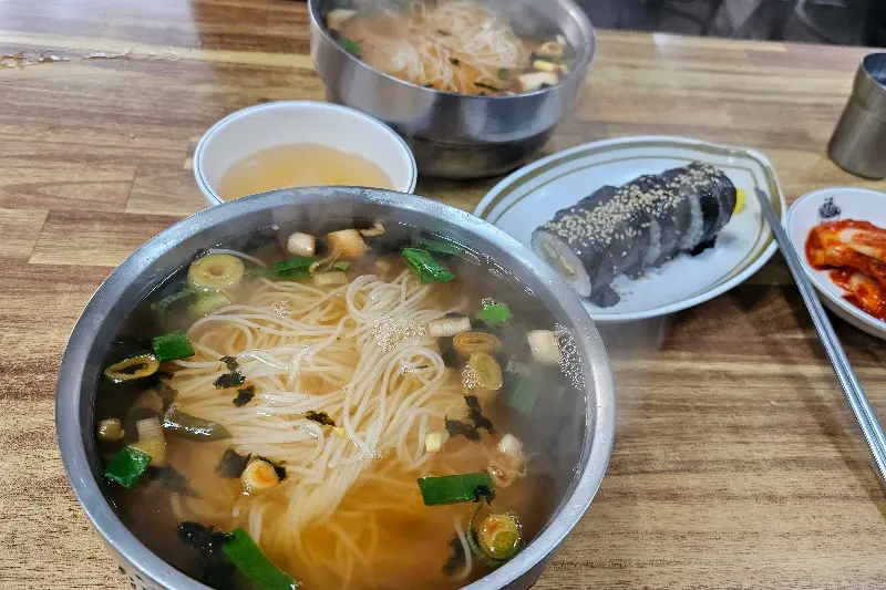 멸치국수와 김밥