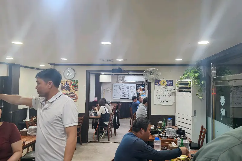 넓은 매장 내부