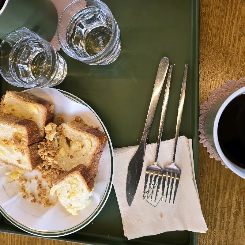 밤식빵과 아메리카노