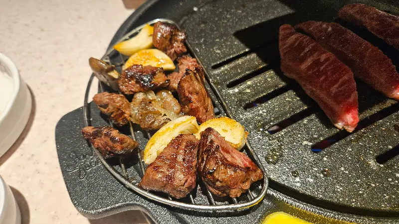 깔끔한 매장 내부