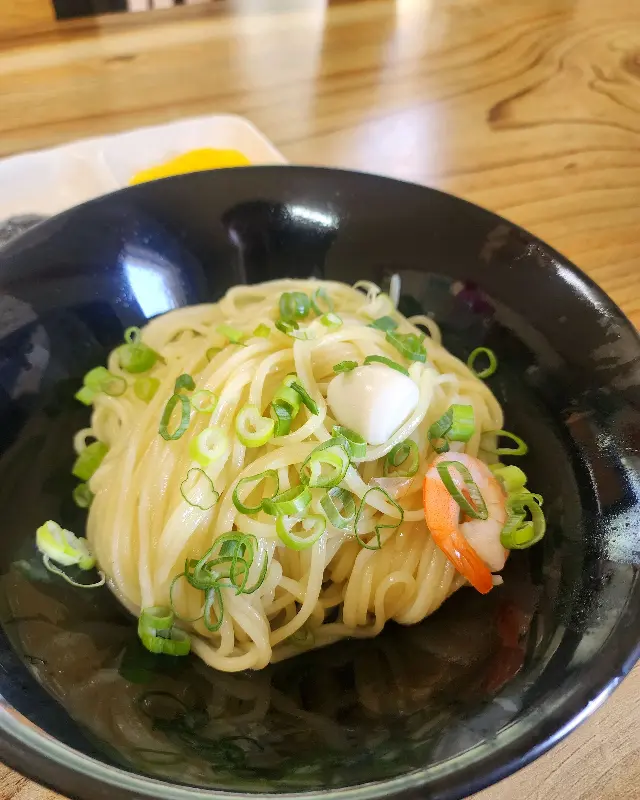 싱싱한 해산물이 들어간 냉짬뽕