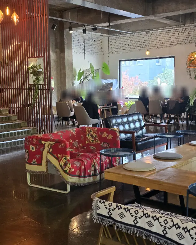 카페 내부 전경