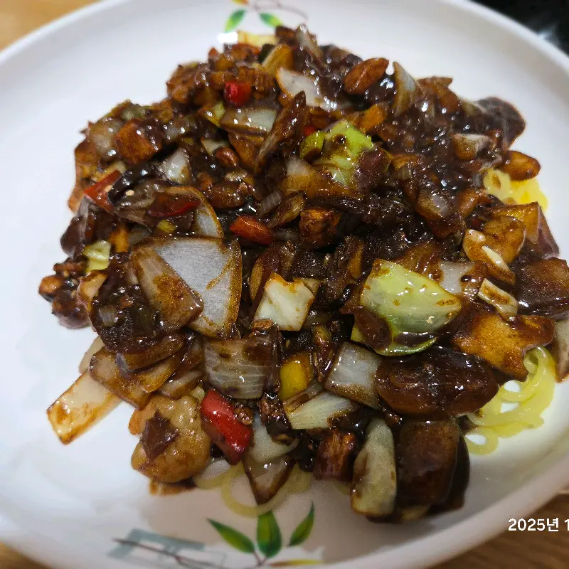 윤기가 흐르는 짜장면