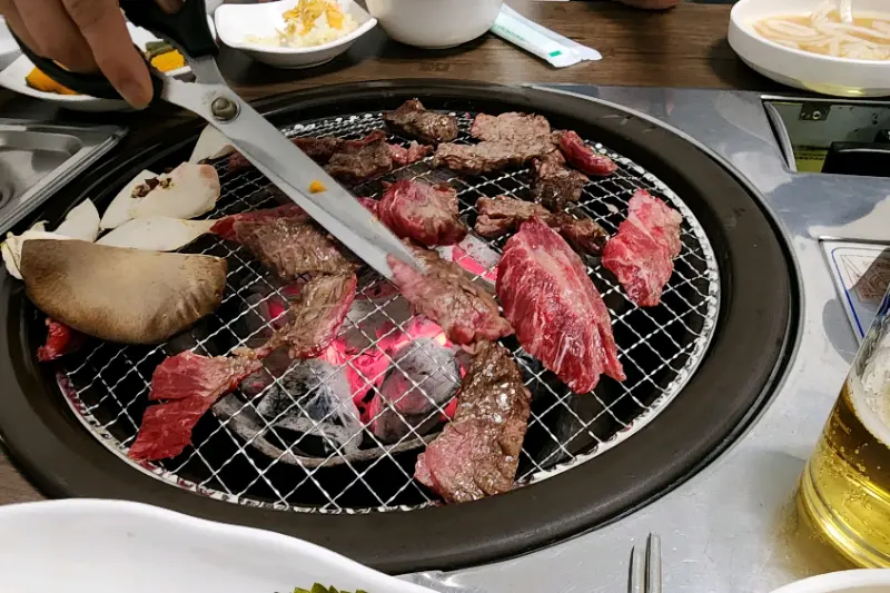 석탄불에 구워지는 한우