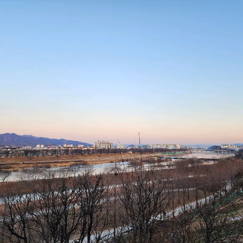 저녁 노을이 지는 금호강