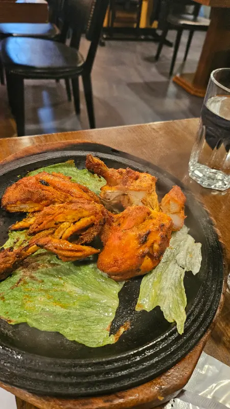 지글거리는 탄두리 치킨