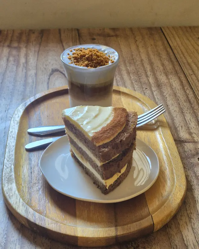 보라크림라떼와 당근케이크