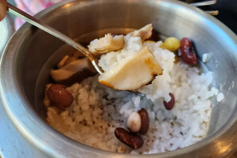 영양 가득한 솥밥