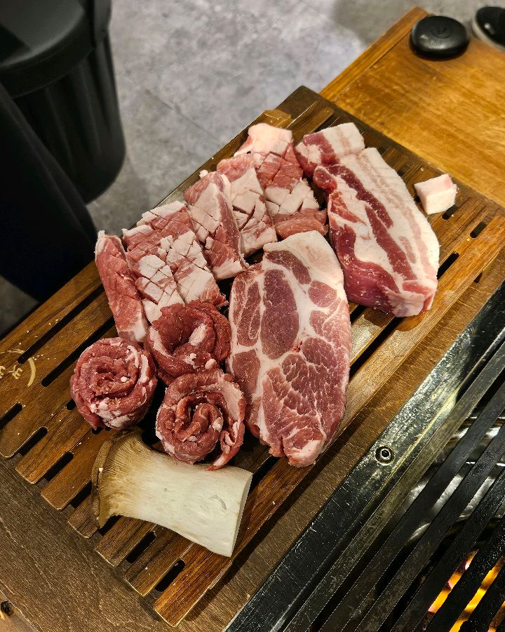 두툼한 돼지고기