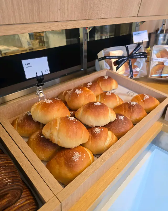 다양한 빵과 디저트