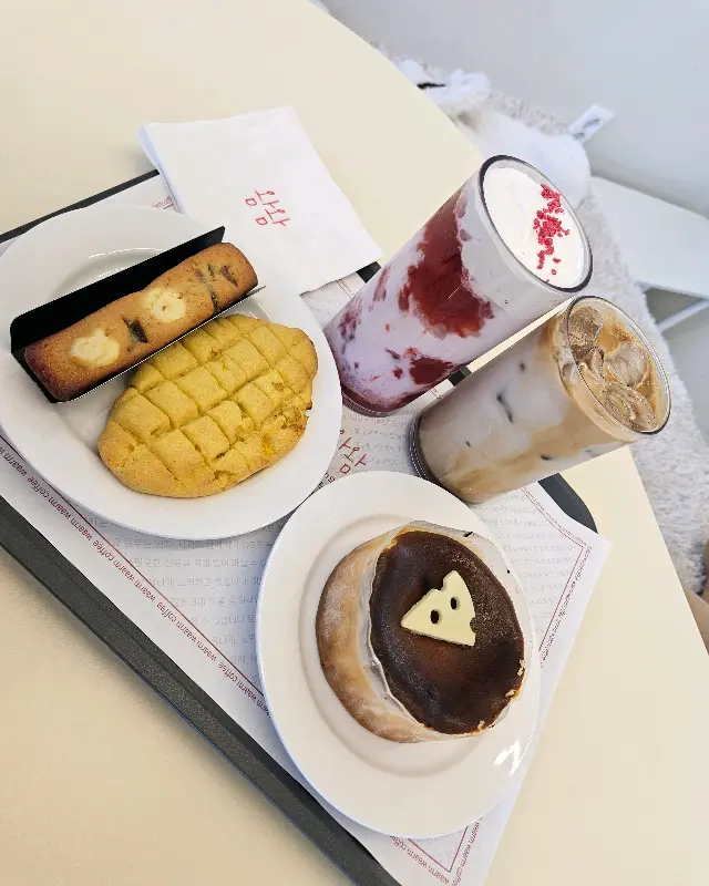 다양한 음료와 디저트