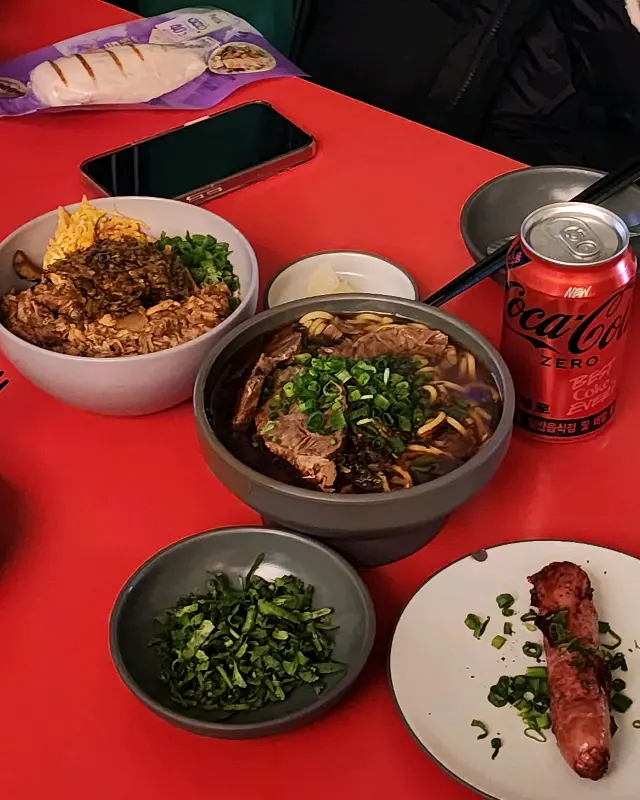 푸짐하게 차려진 한 상