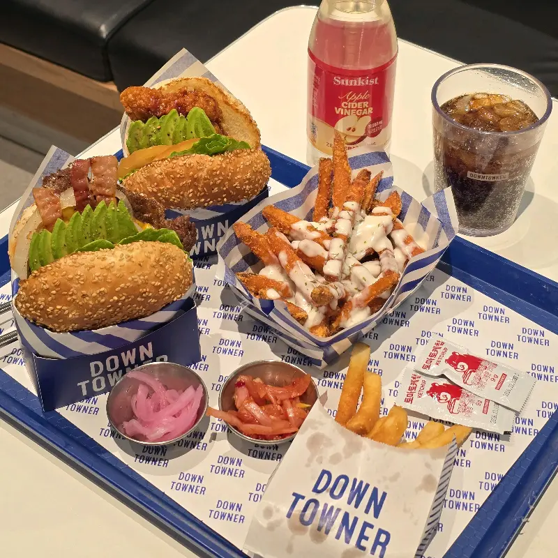 다운타우너 메뉴 한상차림