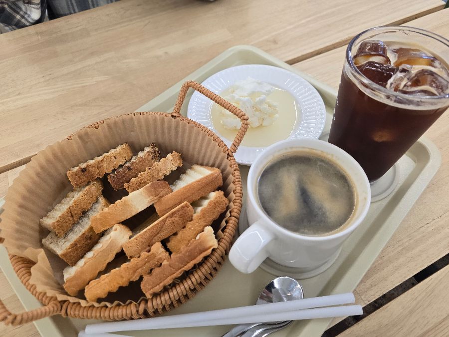 카이막 세트와 아메리카노