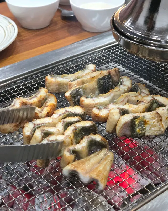 장어 굽는 모습