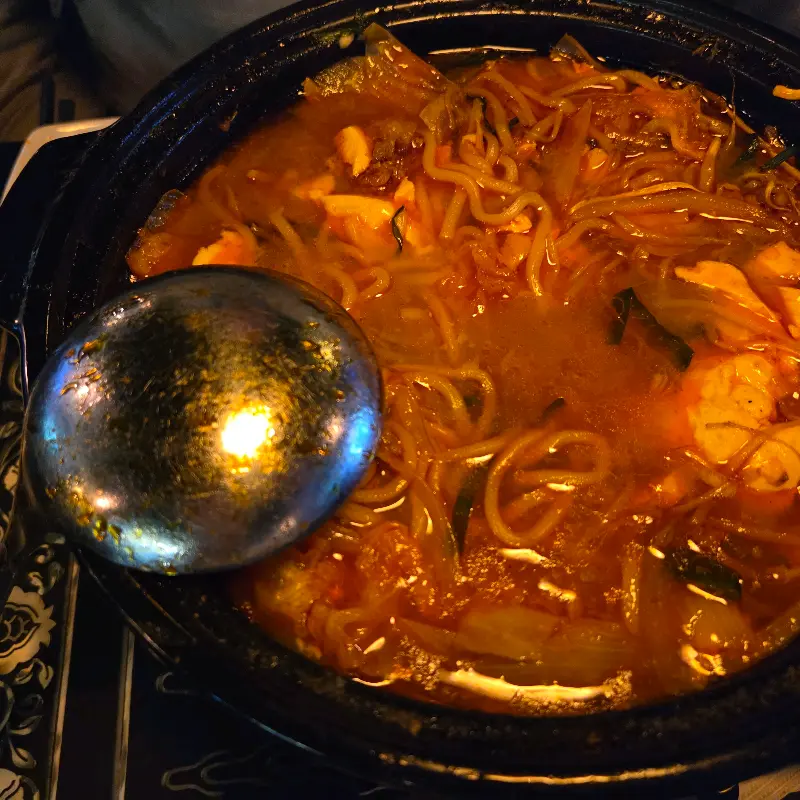 보글보글 끓는 순두부 짬뽕탕