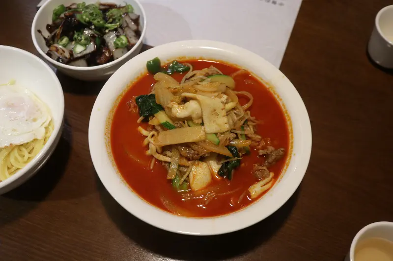 얼큰한 차돌 짬뽕 한 그릇