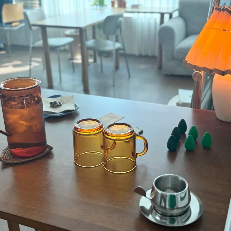 카페 내부 테이블