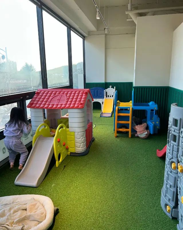 아이들이 즐겁게 뛰어놀 수 있는 놀이방