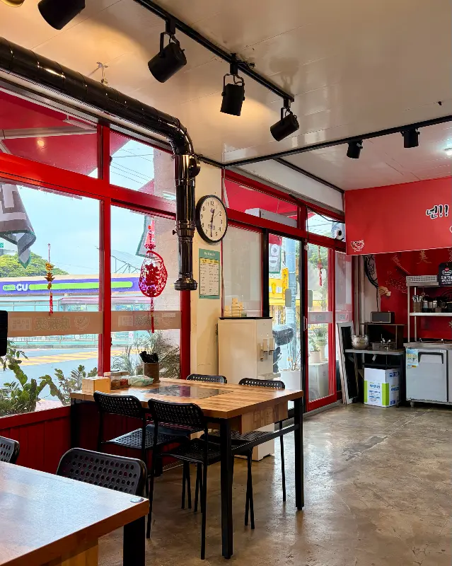 넓고 쾌적한 매장 내부