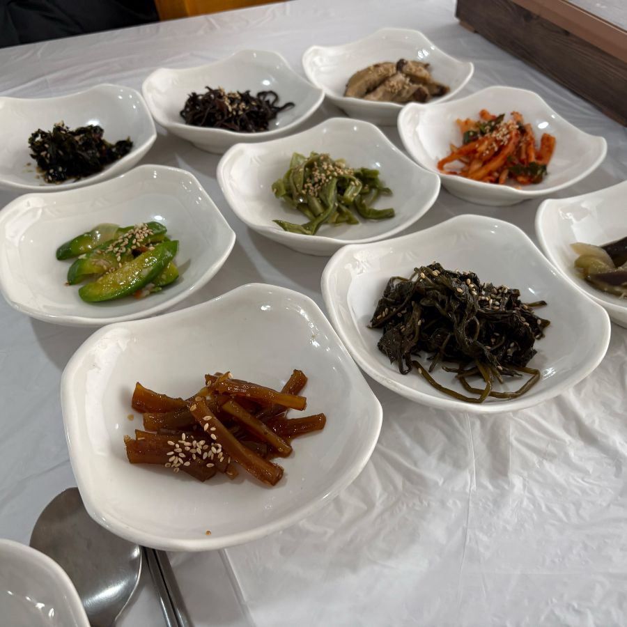 다채로운 색감의 산나물 반찬