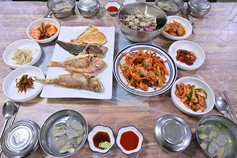 푸짐하게 차려진 한 상