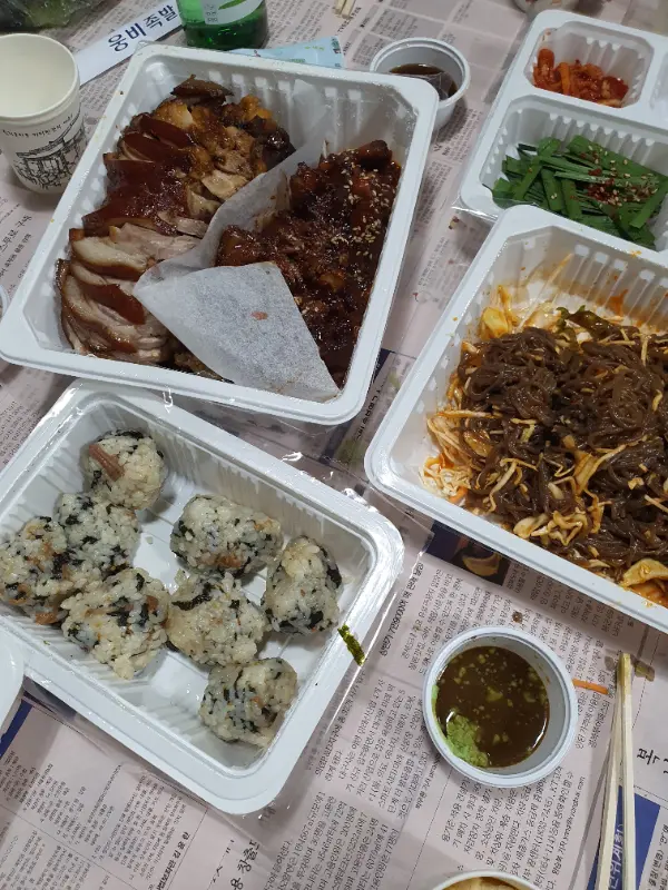 주먹밥, 막국수, 족발의 완벽한 조화