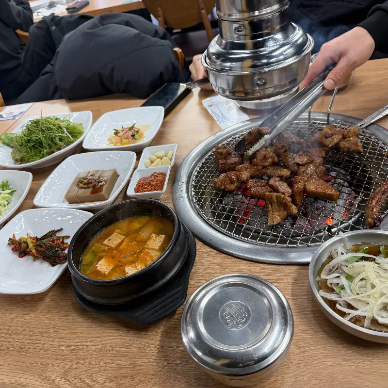 돼지갈비 한 상 차림