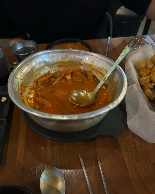 푸짐한 김치찌개