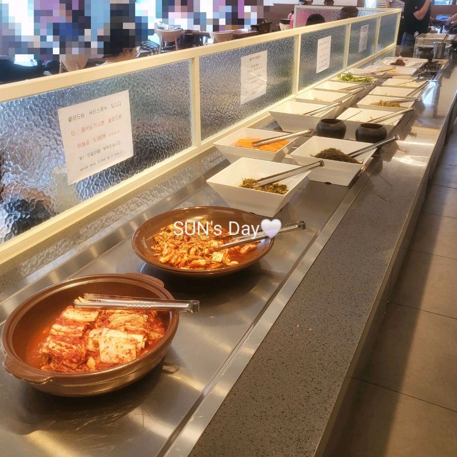 샐러드바 전체 모습