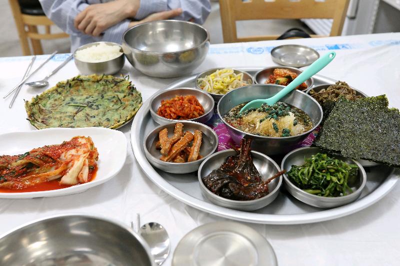 다슬기 정식 한 상 차림