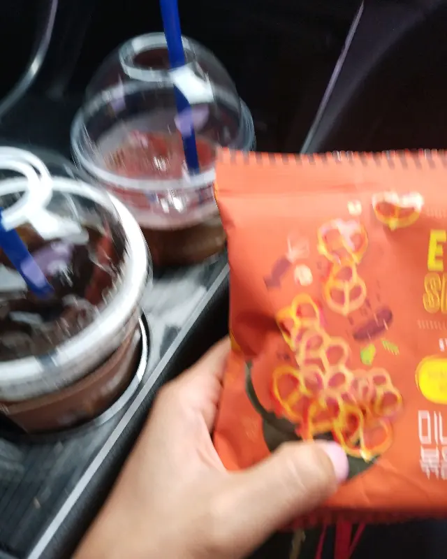 차 안에서 즐기는 커피