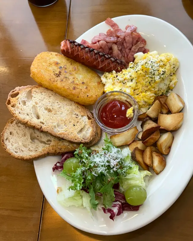 푸짐한 브런치 한 상 차림